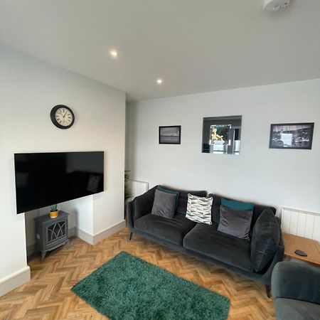Superb 2 Bedroom Sea View Flat 스카버러 외부 사진