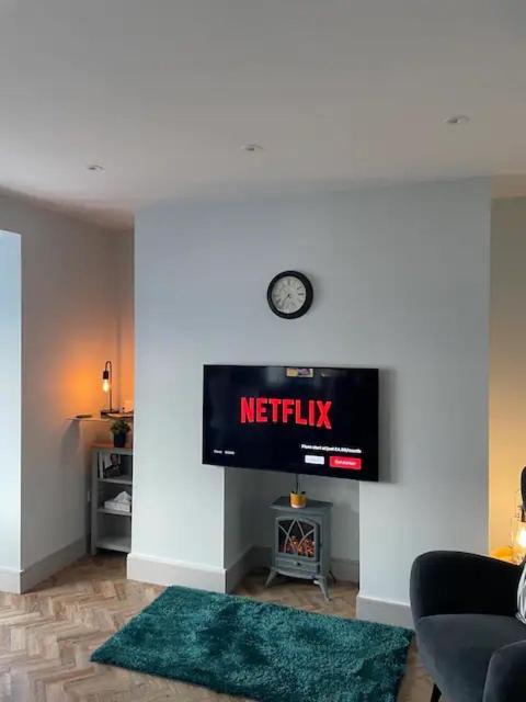 Superb 2 Bedroom Sea View Flat 스카버러 외부 사진