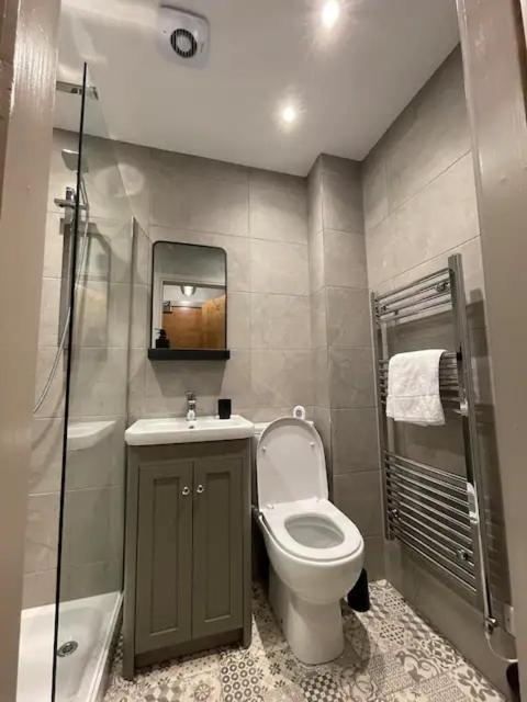 Superb 2 Bedroom Sea View Flat 스카버러 외부 사진