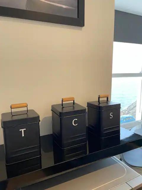 Superb 2 Bedroom Sea View Flat 스카버러 외부 사진