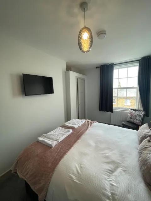 Superb 2 Bedroom Sea View Flat 스카버러 외부 사진