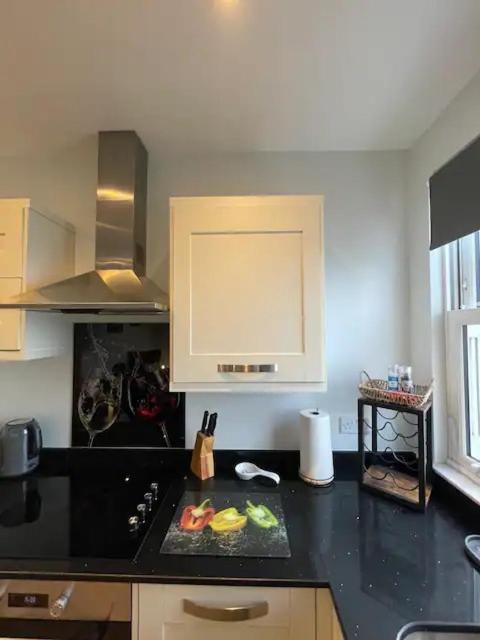 Superb 2 Bedroom Sea View Flat 스카버러 외부 사진