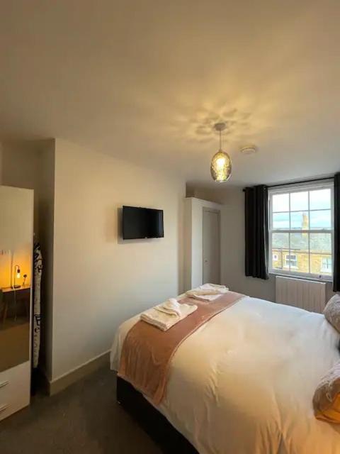 Superb 2 Bedroom Sea View Flat 스카버러 외부 사진
