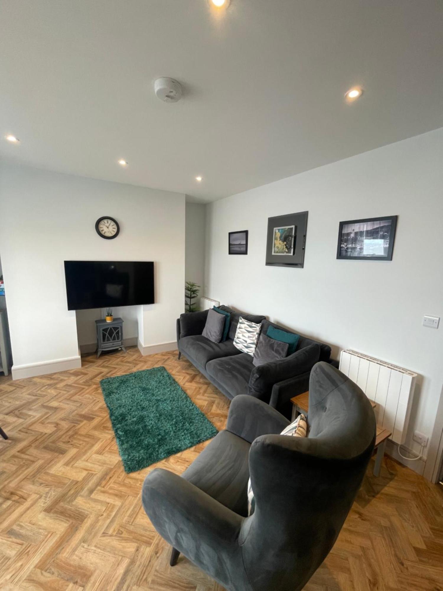 Superb 2 Bedroom Sea View Flat 스카버러 외부 사진