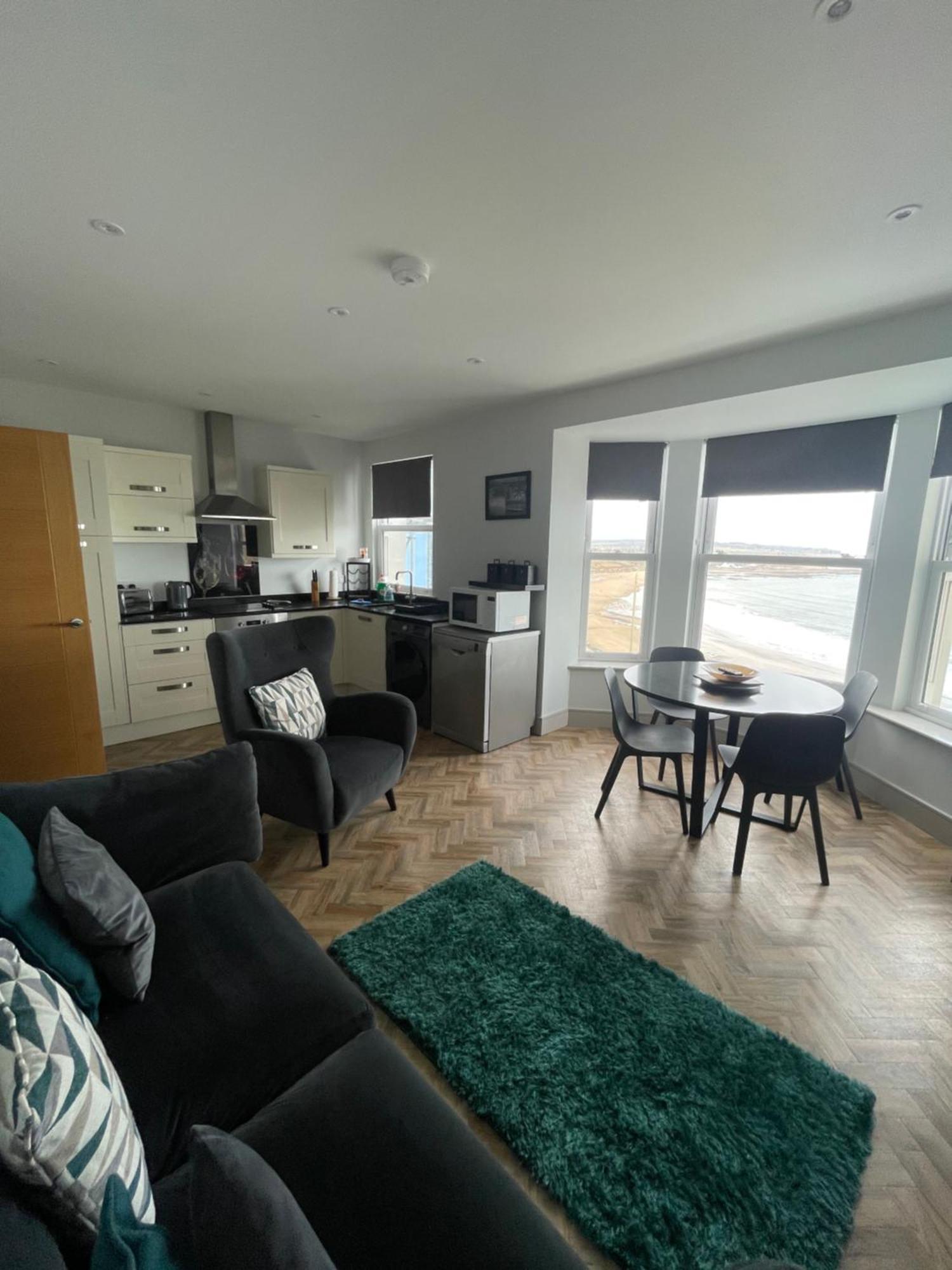 Superb 2 Bedroom Sea View Flat 스카버러 외부 사진